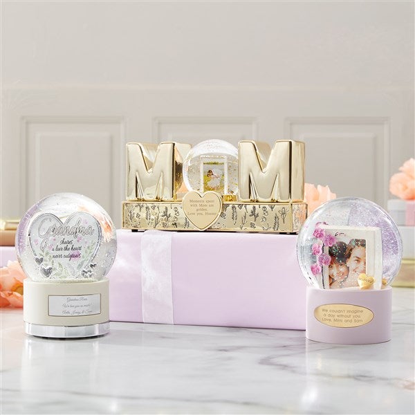 Engraved Gold Lettered Mom Snow Globe